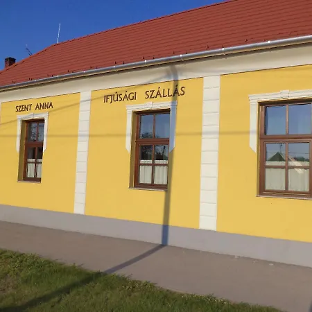 Guest house Szent Anna Ifjusagi Szallas Kecsked