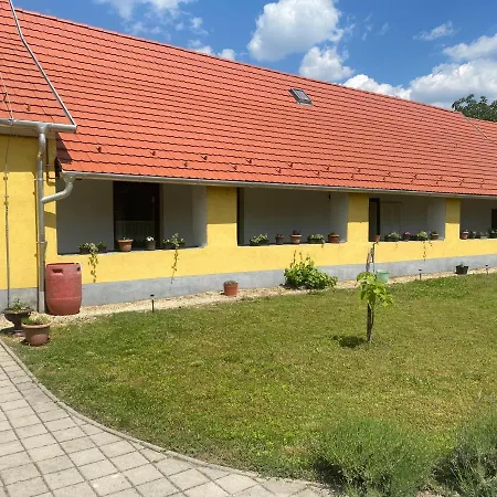 Guest house Szent Anna Ifjusagi Szallas Kecsked